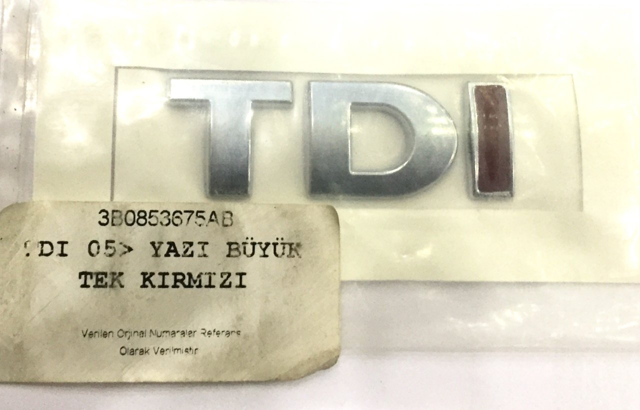 Volkswagen Passat Bagaj Kapağı TDİ Tek Kırmızı Yazısı
