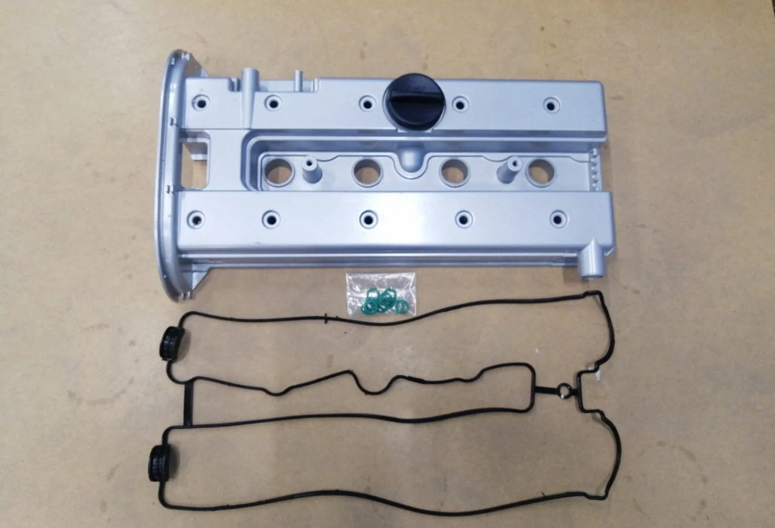 Opel Vectra B X20XEV Külbütör Kapağı (Motor Üst Kapak) ( Kulbutor Kapagı Alumınyum + Conta + Kapak )