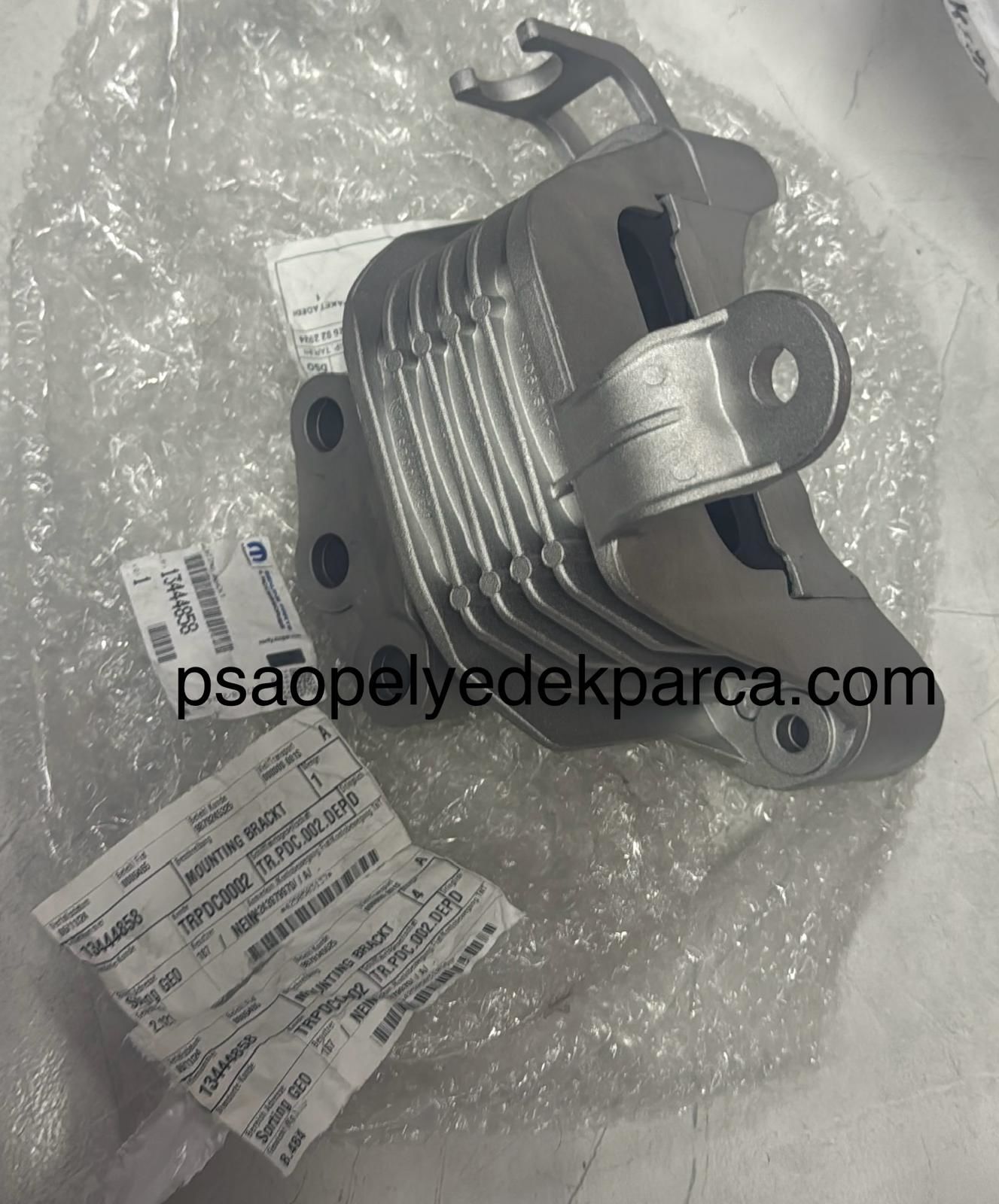 Opel Astra J B16dth Sağ Motor Kulağı - Takozu