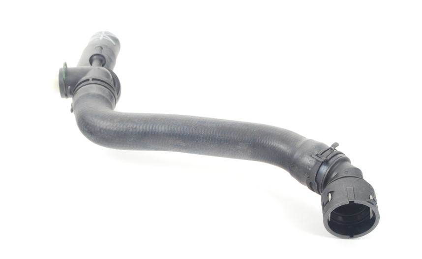 Volkswagen Bora1.6-1.8-19.2.0 Motor Radyatör Üst Hortumu