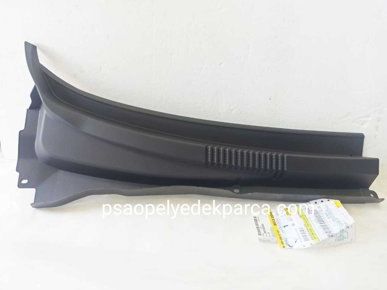 Chevrolet Cruze Sağ Ön Cam Alt Izgarası Orjinal 95130243