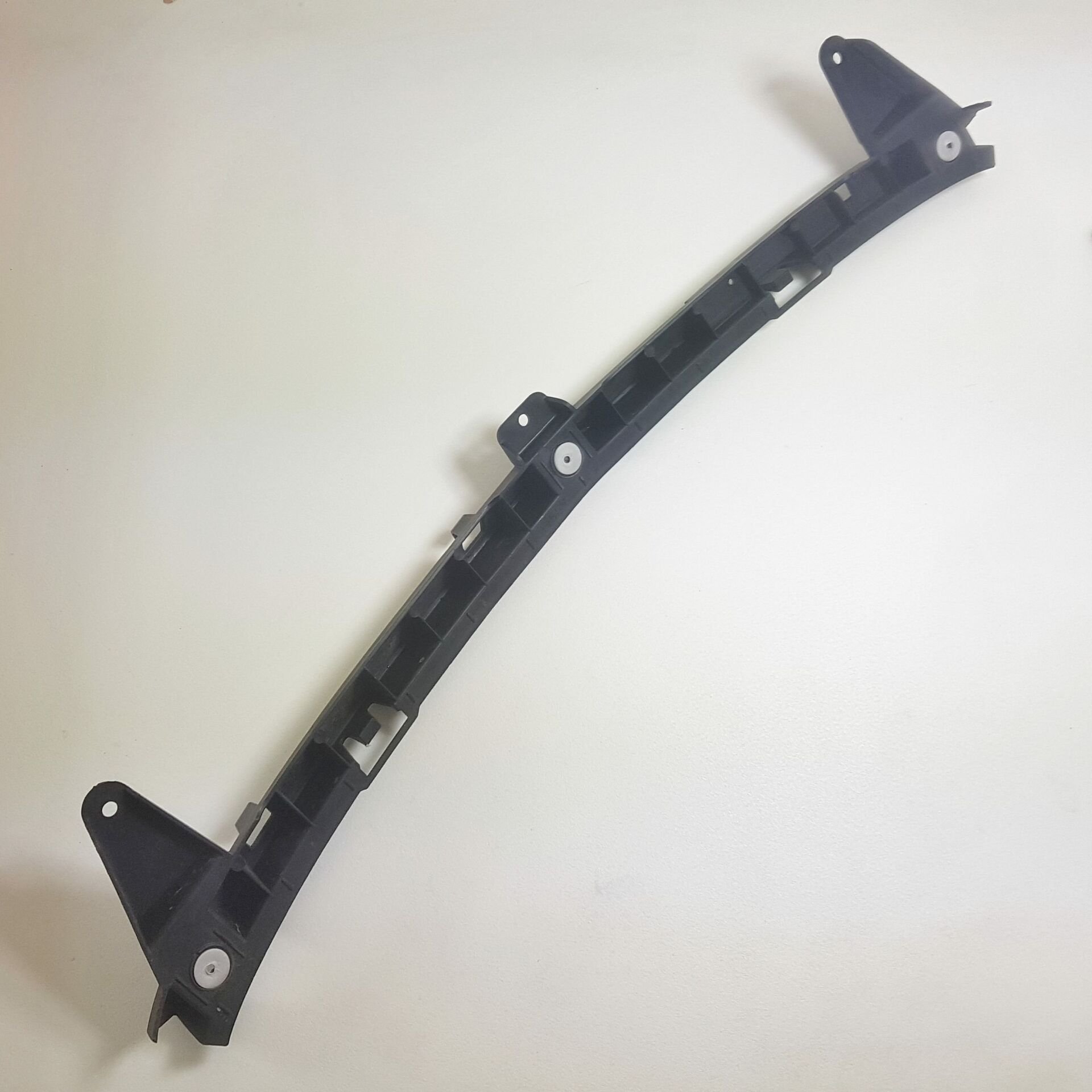 Opel Corsa D Arka Tampon Orta Bağlantı Braketi