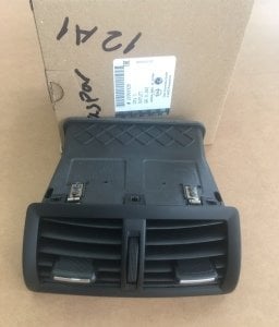 Opel İnsignia A Arka Orta havalandırma Izgarası Siyah Orjinal