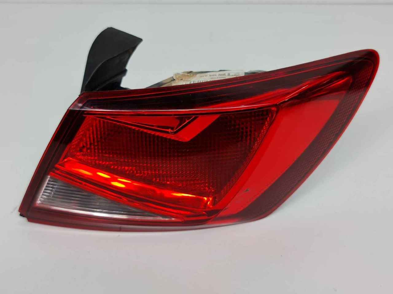 Seat Leon Sağ Arka Dış Stop Ledsiz  Valeo Marka 45109 5F0945095B   2012-2018 Arası