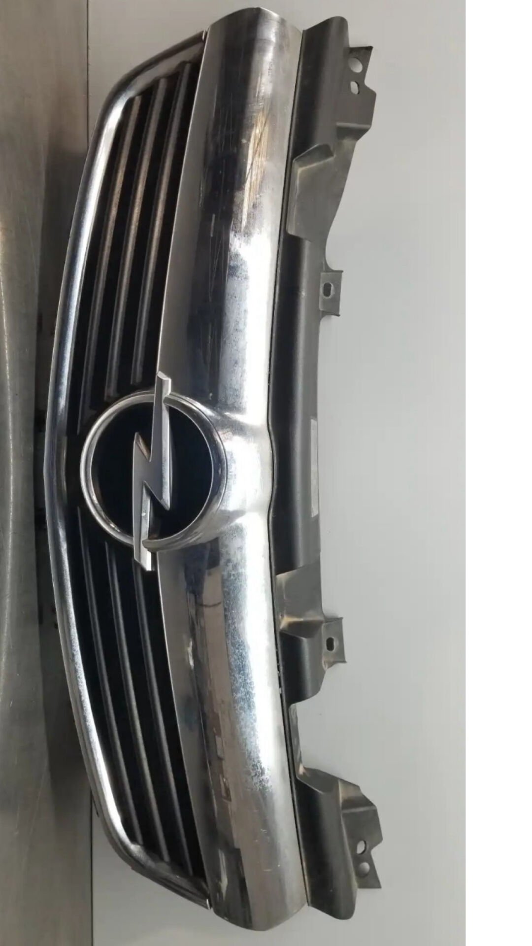 Opel Zafira B Ön Radyatör Panjuru Alt Plastiği ve Krom