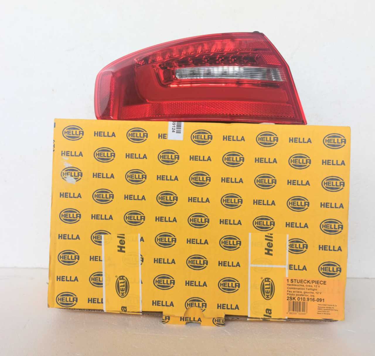 Audi A4 Sol Arka Stop Lambası  Orjinal Hella Marka 2SK010916091